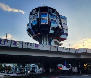 Bierpinsel in Steglitz, eine Brücke und die Schloßstrasse