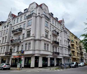 Eckansicht eines Gründerzeitgebäude im alten Berlin-Charlottenburg.